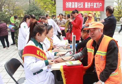 世界男性健康日 延安陽光醫院義診咨詢進社區，健康溫暖送到家
