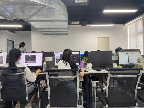 大模型狂歡背后的隱秘角落 富士康工人轉(zhuǎn)向AI標(biāo)注，青春喂養(yǎng)AI后的未來(lái)迷思